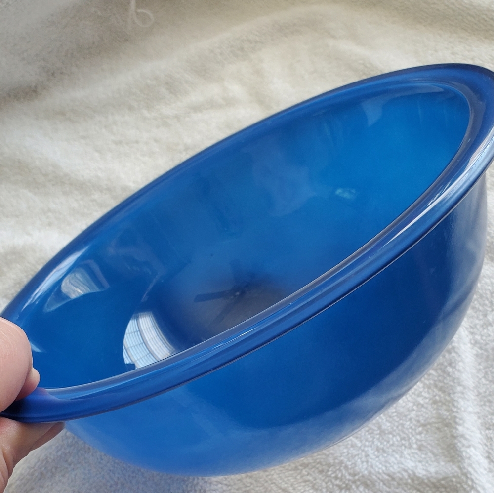Pyrex 1.5L Blue mixing bowl